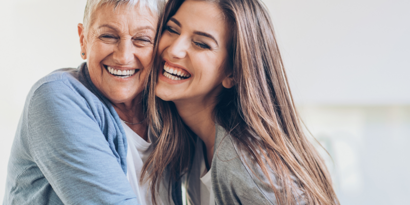 Mère et fille partageant une expérience OSMOZE