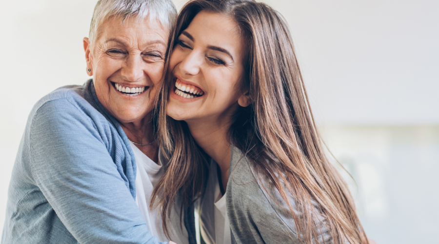 Mère et fille partageant une expérience OSMOZE