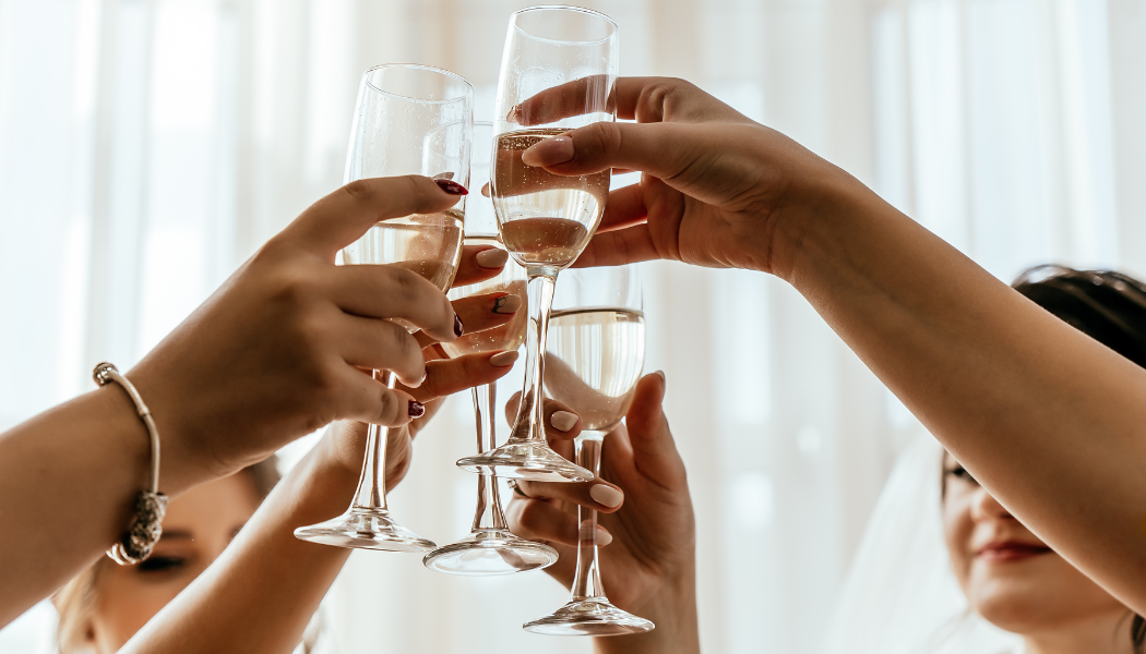 Participants partageant un moment convivial lors d’un événement professionnel