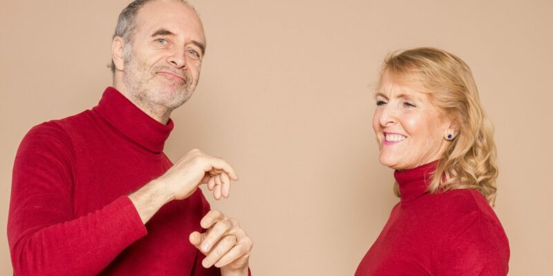Homme et femme illustrant un accompagnement OSMOZE Legacy sur une année